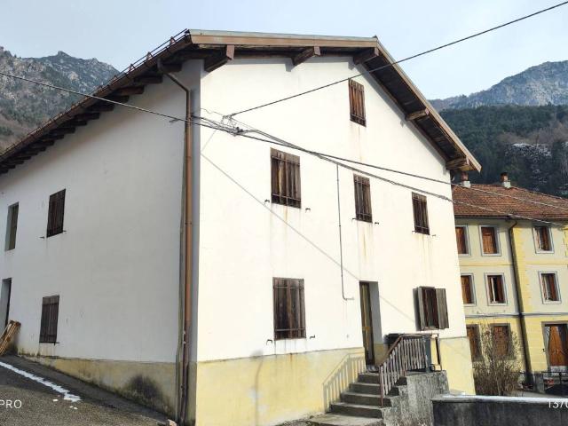 Villa in vendita a Moggio Udinese UD
