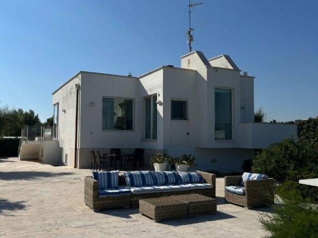 Villa in vendita a Mola di Bari BA