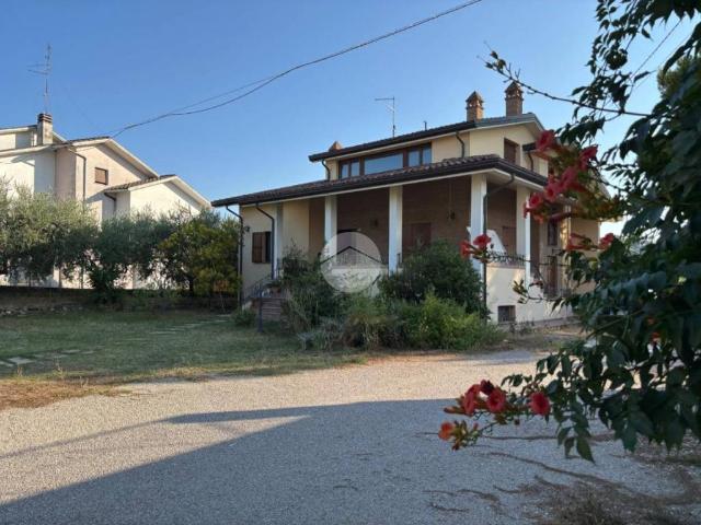 Villa in vendita a Mombaroccio PU