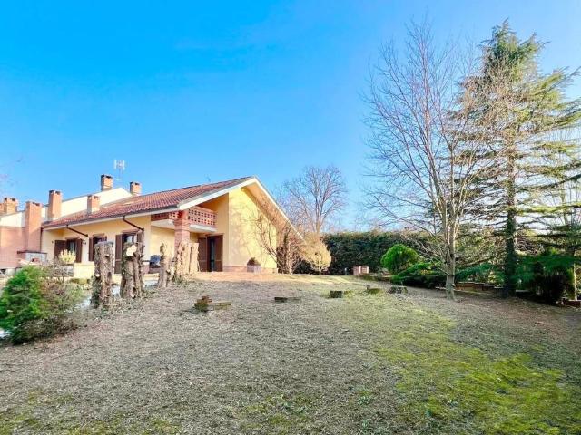 Villa in vendita a Mombello di Torino TO