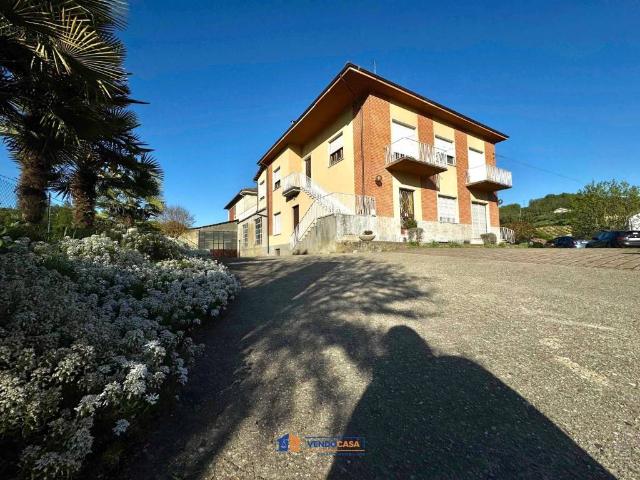 Villa in vendita a Mombercelli AT