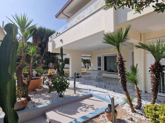 Villa in vendita a Mondragone CE