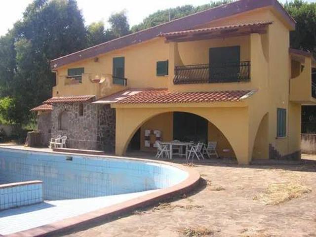 Villa in vendita a Mondragone CE
