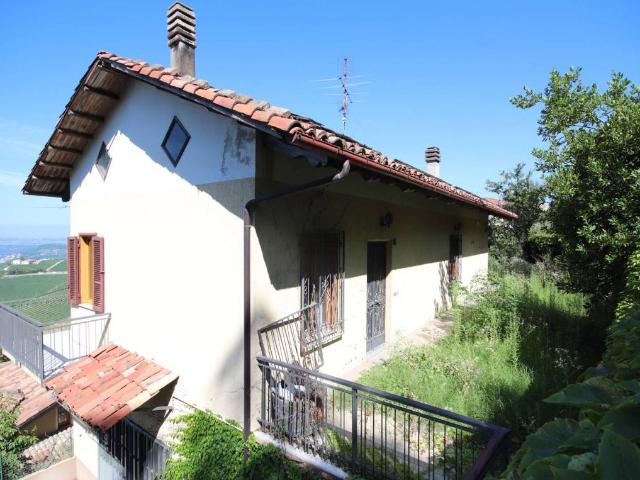 Villa in vendita a Monforte d'Alba CN