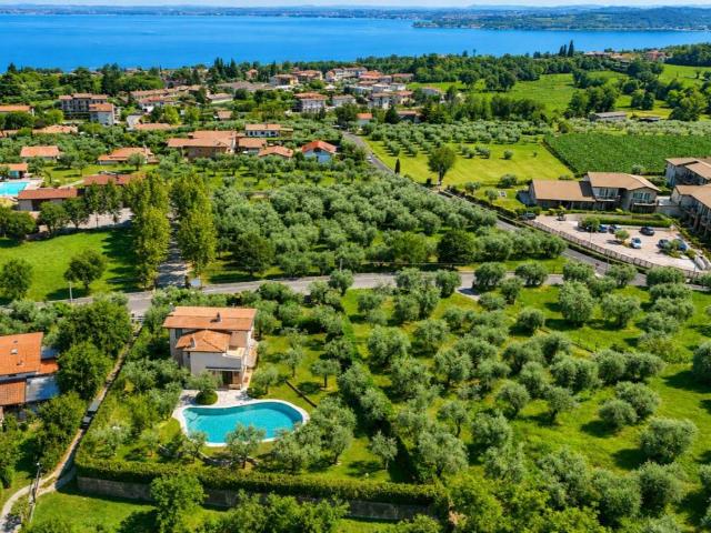 Villa in vendita a Moniga del Garda BS