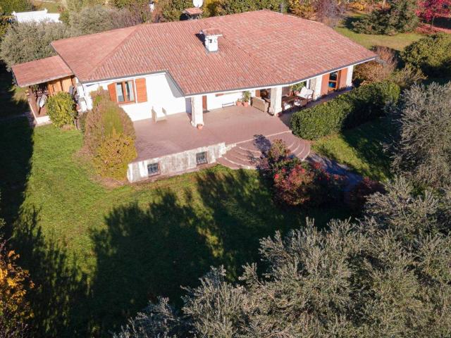 Villa in vendita a Moniga del Garda BS