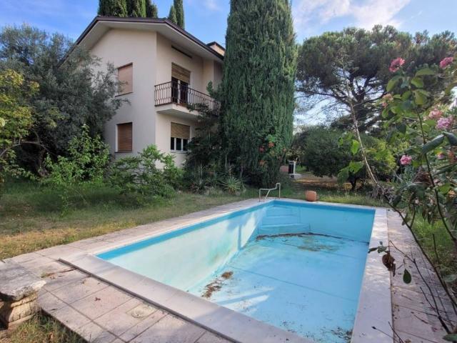 Villa in vendita a Moniga del Garda BS
