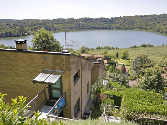 Villa in vendita a Montorfano CO