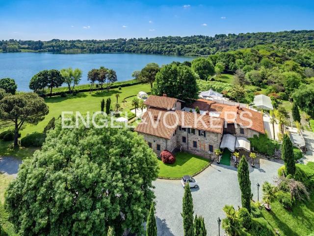 Villa in vendita a Montorfano CO