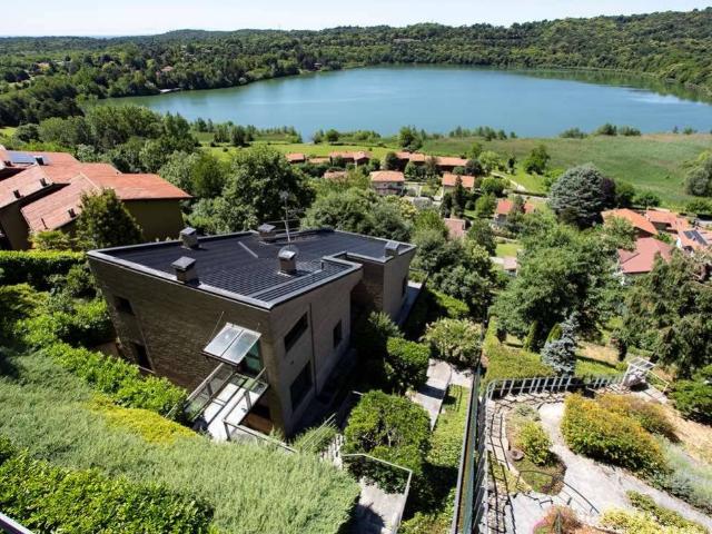 Villa in vendita a Montorfano CO