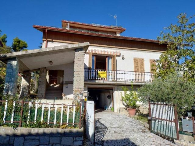Villa in vendita a Montalto delle Marche AP
