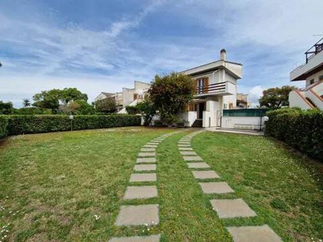 Villa in vendita a Montalto di Castro VT