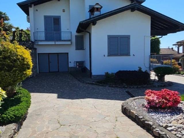 Villa in vendita a Montano Lucino CO