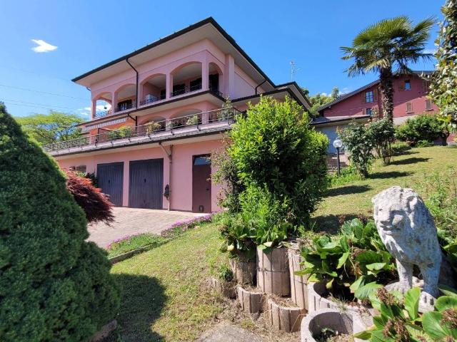 Villa in vendita a Montano Lucino CO