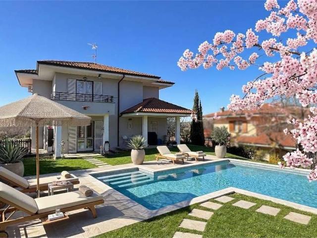Villa in vendita a Montano Lucino CO