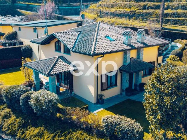 Villa in vendita a Montano Lucino CO
