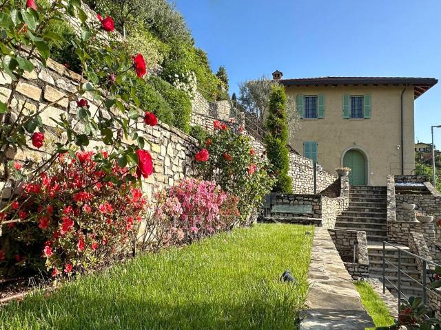 Villa in vendita a Montevecchia