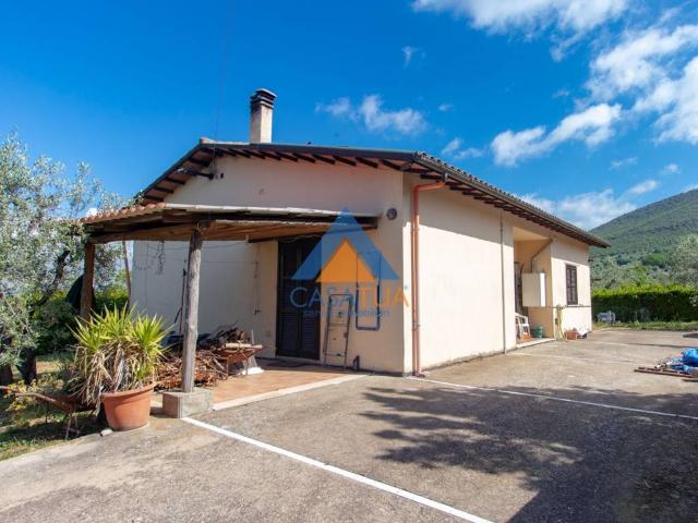 Villa in vendita a Montecchio TR