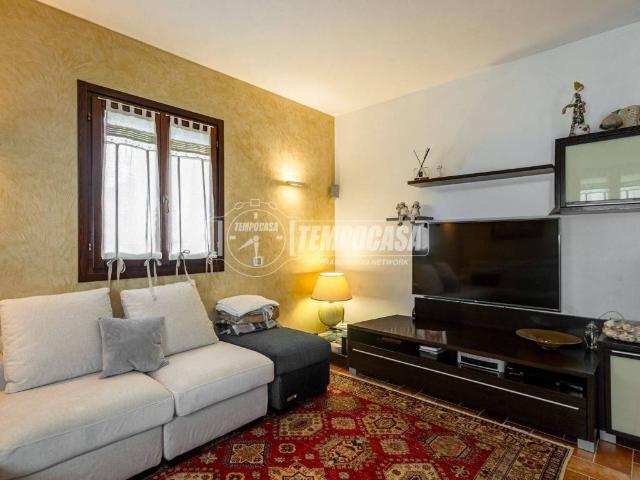 Villa in vendita a Montecchio Emilia RE