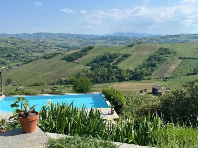 Villa in vendita a Montecalvo Versiggia PV