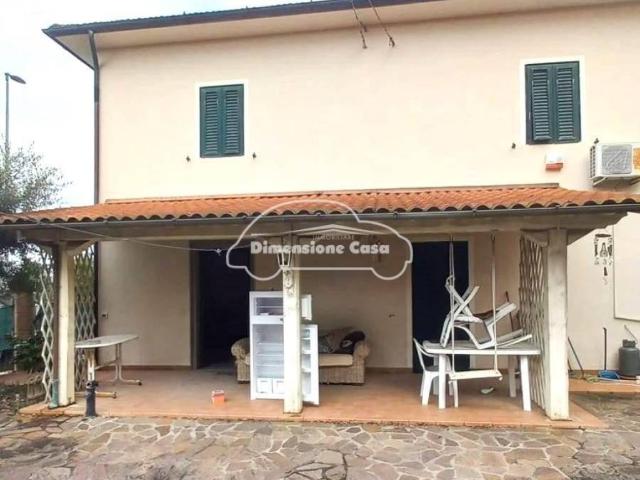 Villa in vendita a Montecarlo LU