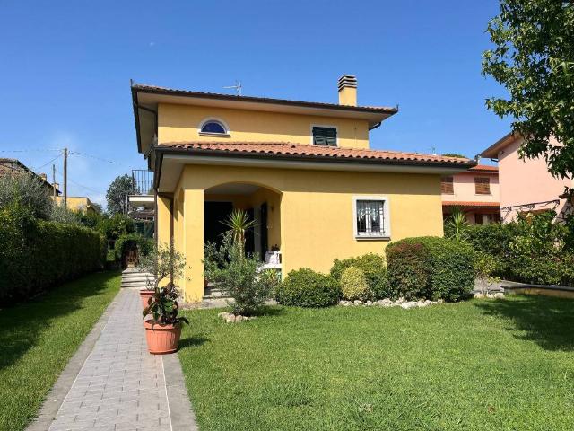 Villa in vendita a Montecarlo LU