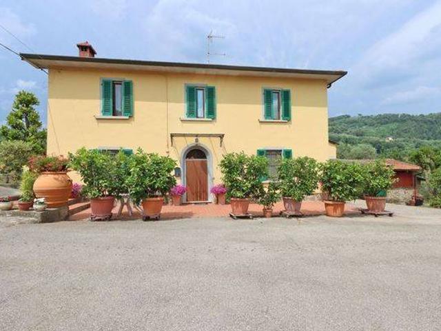 Villa in vendita a Montecatini Terme PT