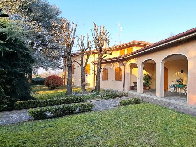 Villa in vendita a Montechiarugolo PR