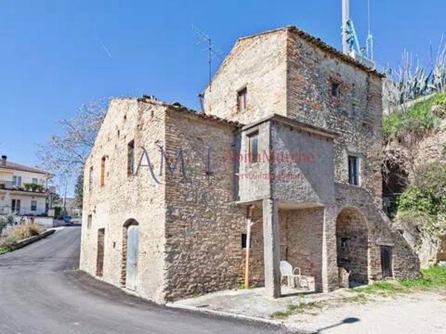Villa in vendita a Montefiore dell'Aso AP