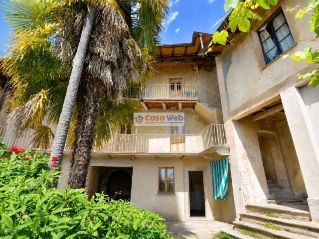 Villa in vendita a Montegrino Valtravaglia VA