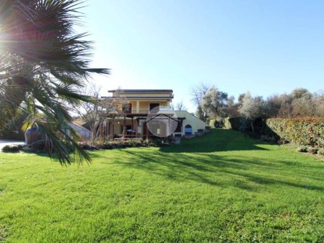 Villa in vendita a Montelibretti RM
