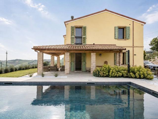 Villa in vendita a Montelupone MC