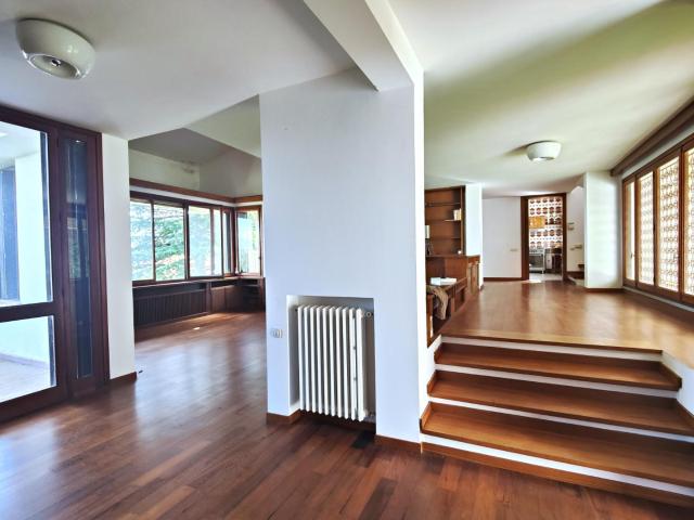 Villa in vendita a Montenero Alto Livorno in Da rivedere composto da 10vani