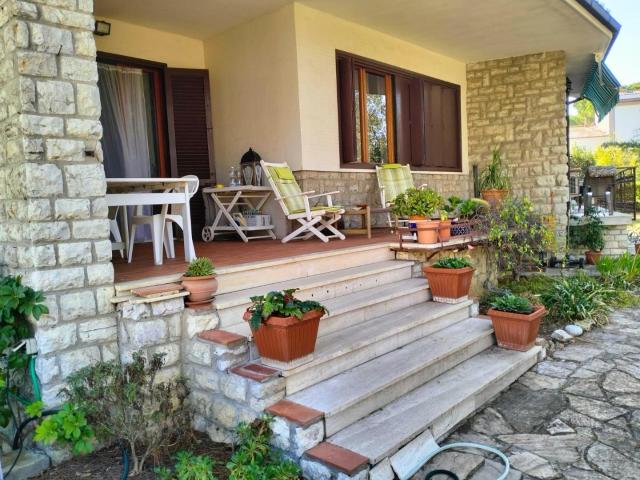 Villa in vendita a Montenero Basso Livorno in Buono composto da 9vani
