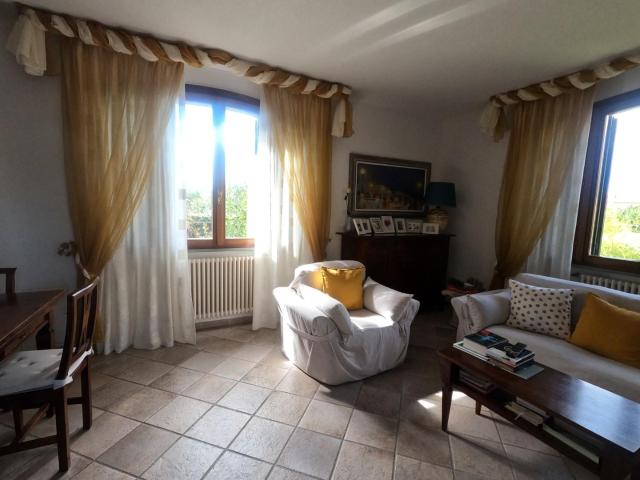 Villa in vendita a Montenero Basso Livorno in Ristrutturato composto da 6vani