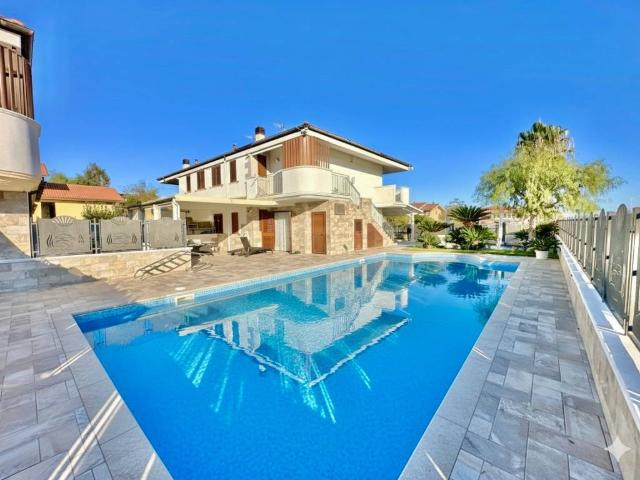 Villa in vendita a Montenero di Bisaccia CB
