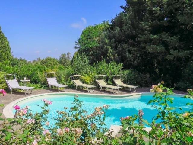 Villa in vendita a Montenero Livorno in Ottimo composto da 9vani