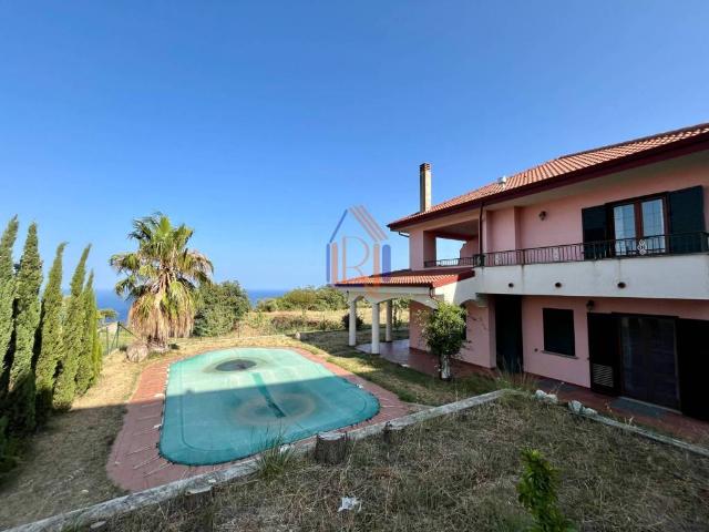 Villa in vendita a Montepaone CZ