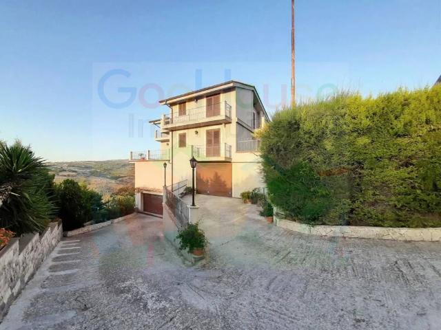 Villa in vendita a Monterosso Almo RG
