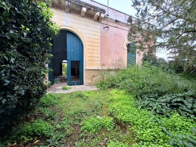 Villa in vendita a Montesano Salentino LE