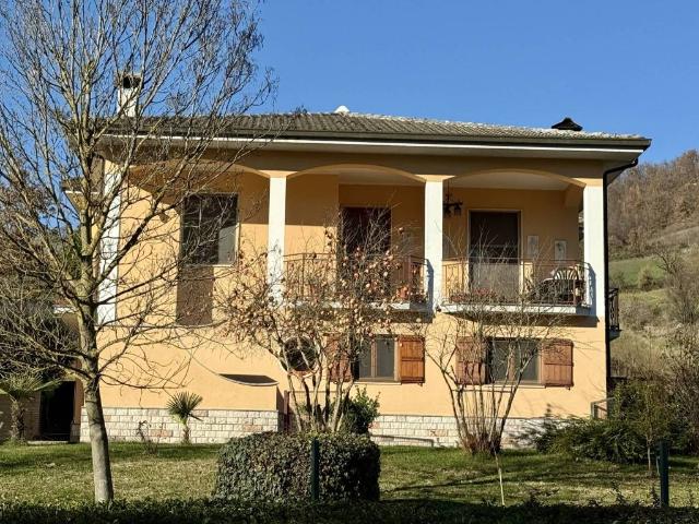 Villa in vendita a Montesegale PV