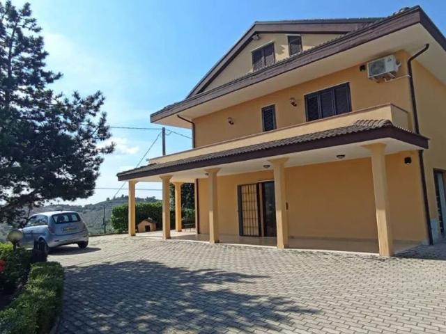 Villa in vendita a Montesilvano PE