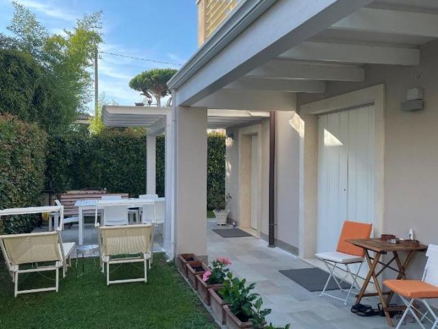 Villa in vendita a Montignoso