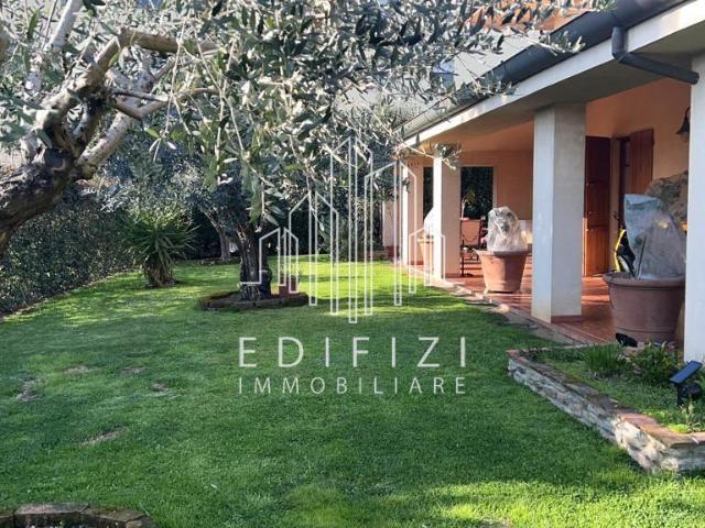 Villa in vendita a Montignoso