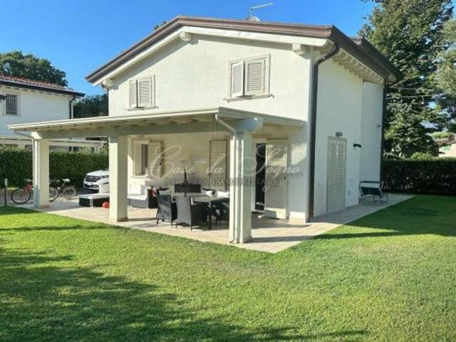Villa in vendita a Montignoso