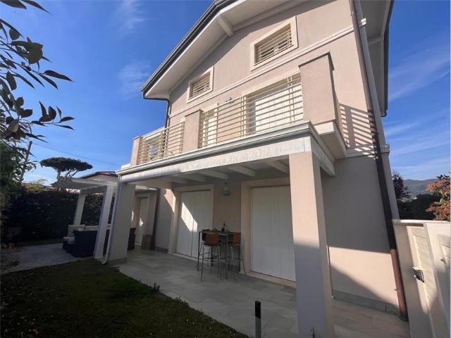 Villa in vendita a Montignoso