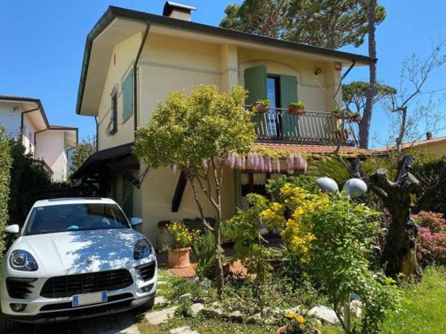 Villa in vendita a Montignoso