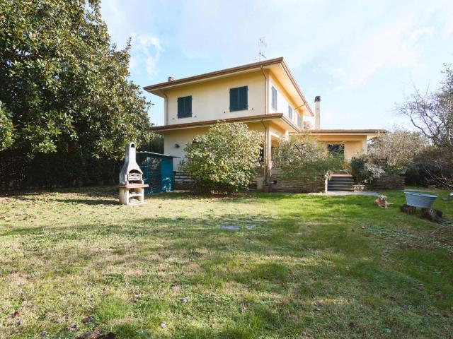 Villa in vendita a Montignoso