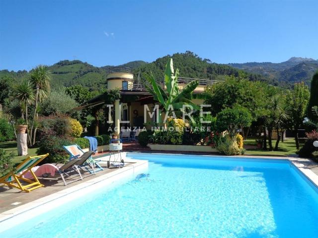 Villa in vendita a Montignoso
