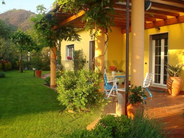 Villa in vendita a Montignoso
